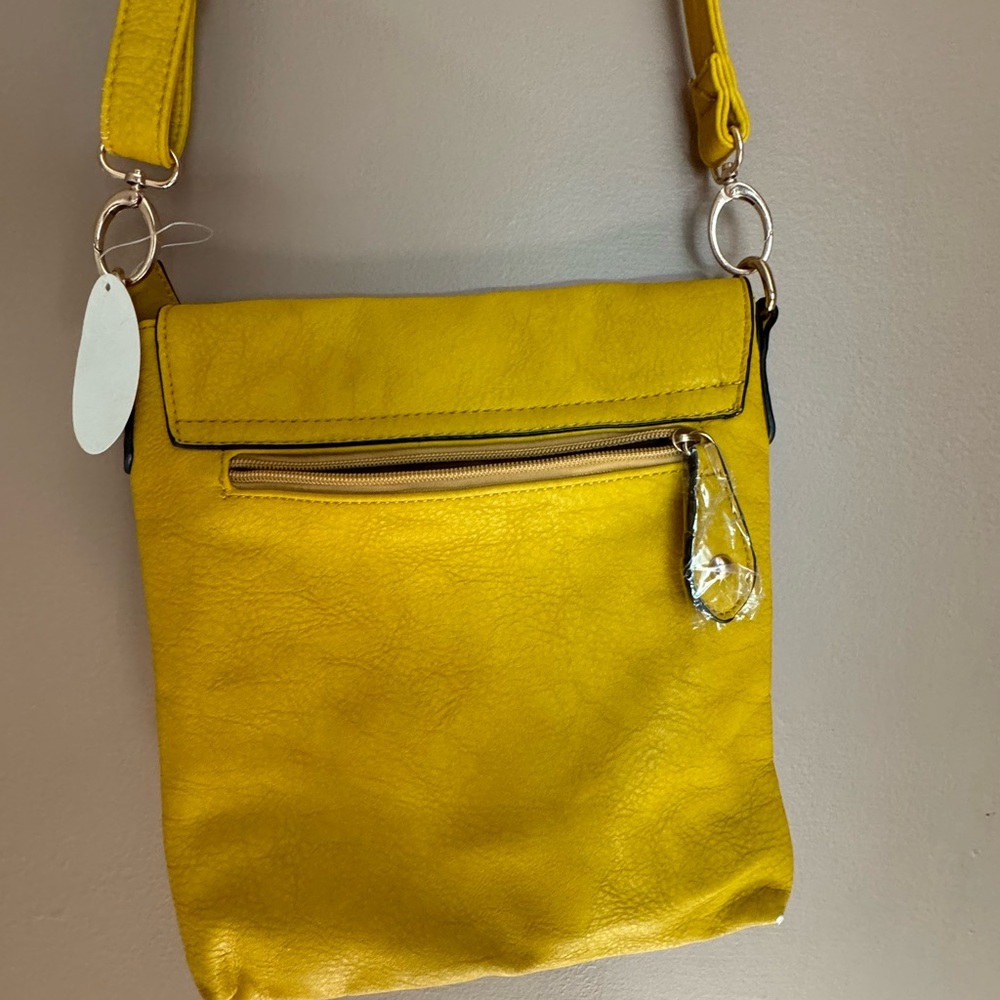 ❌SOLD❌ Yellow crossbody purse - Picture 4 of 7